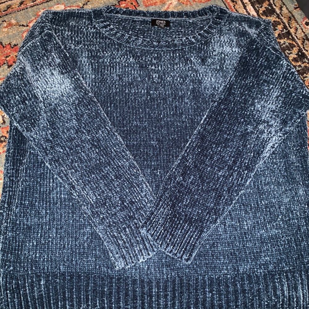 JONES Fuzzy sweater